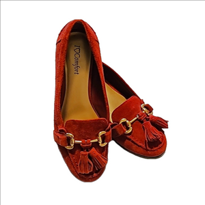 Size 8 I❤️Comfort Suede Loafers with Buckel and Tassels Details in Burgandy GUC
